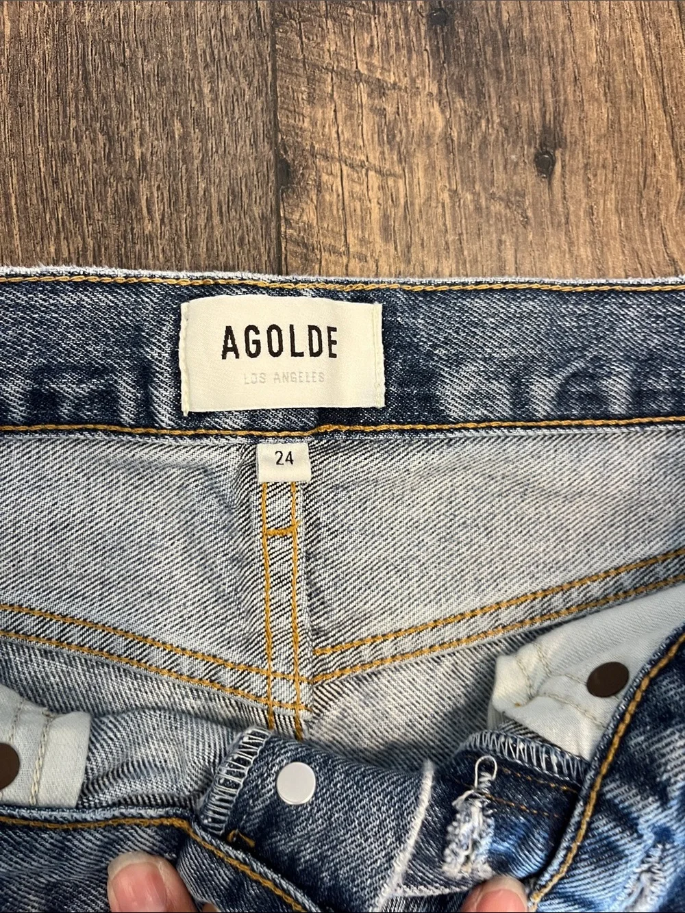 Agolde Women’s Lana fit Light Blue Distressed Jeans - Picture 2 of 9